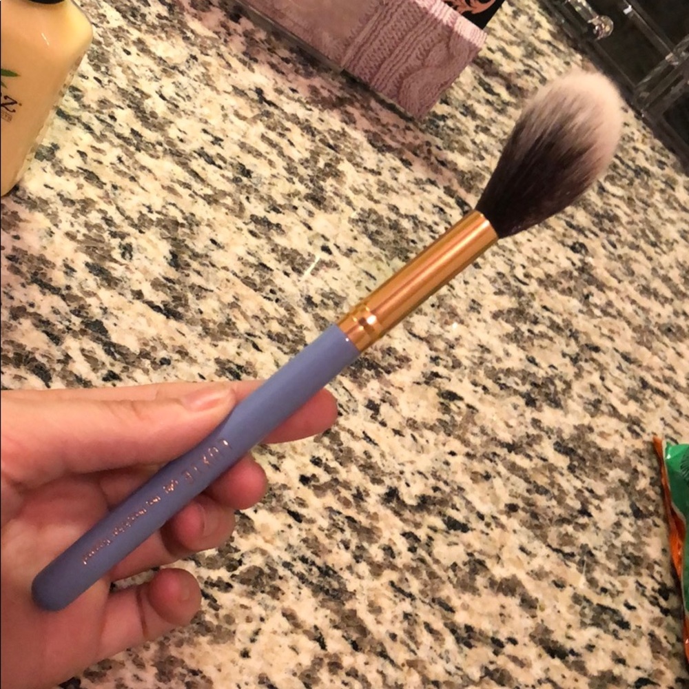 LUXIE BEAUTY Periwinkle Pro Precision Brush